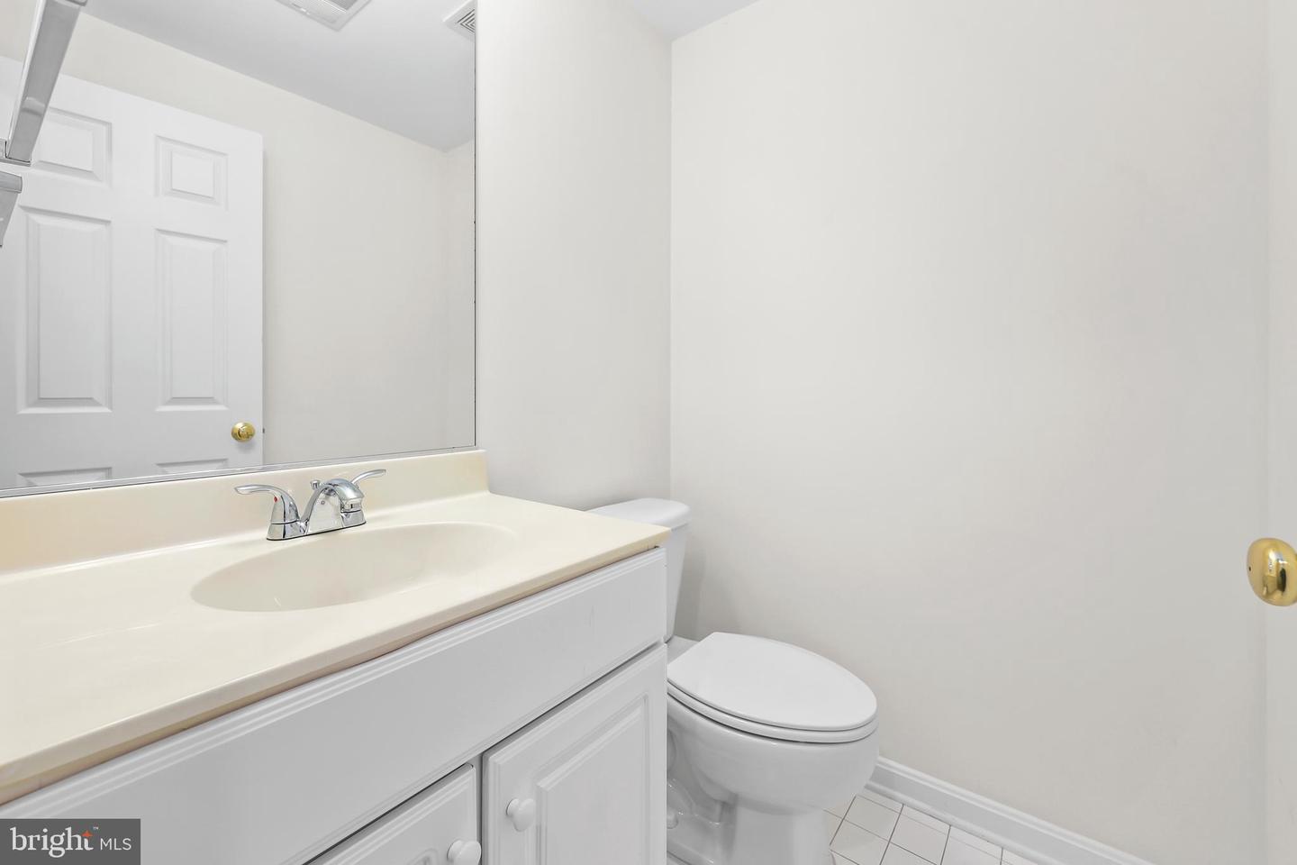 5096 VILLAGE FOUNTAIN PL, CENTREVILLE, Virginia 20120, 3 Bedrooms Bedrooms, ,2 BathroomsBathrooms,Residential,For sale,5096 VILLAGE FOUNTAIN PL,VAFX2276518 MLS # VAFX2276518