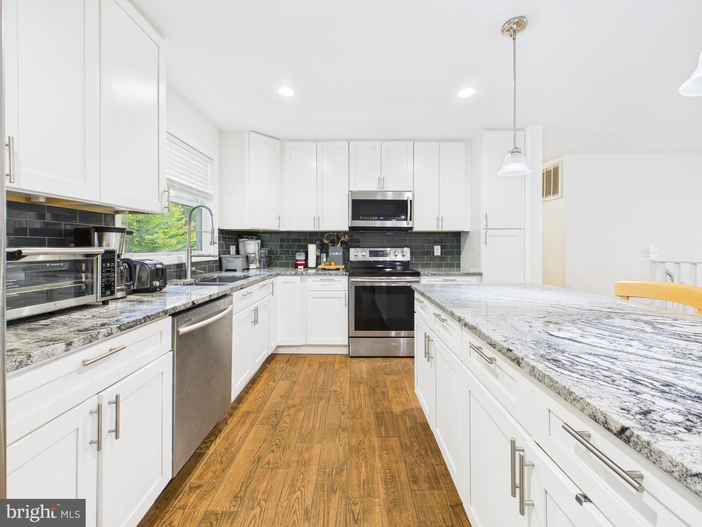 7316 MARIPOSA DR, MANASSAS, Virginia 20112, 5 Bedrooms Bedrooms, ,3 BathroomsBathrooms,Residential,For sale,7316 MARIPOSA DR,VAPW2106816 MLS # VAPW2106816