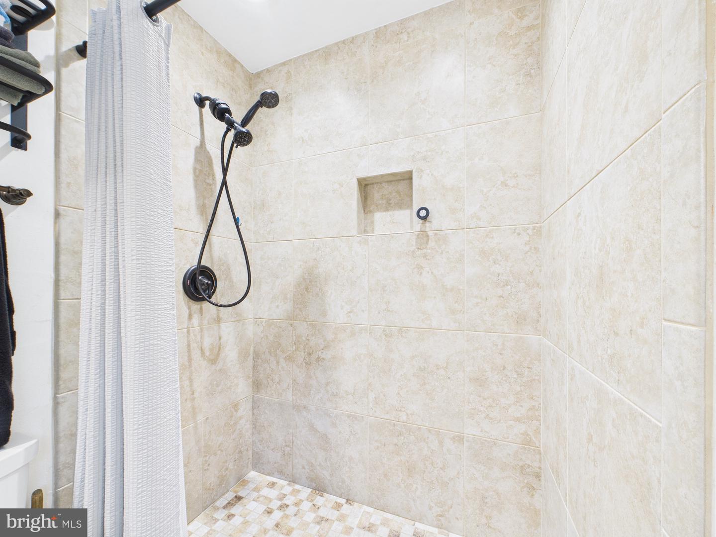 7316 MARIPOSA DR, MANASSAS, Virginia 20112, 5 Bedrooms Bedrooms, ,3 BathroomsBathrooms,Residential,For sale,7316 MARIPOSA DR,VAPW2106816 MLS # VAPW2106816