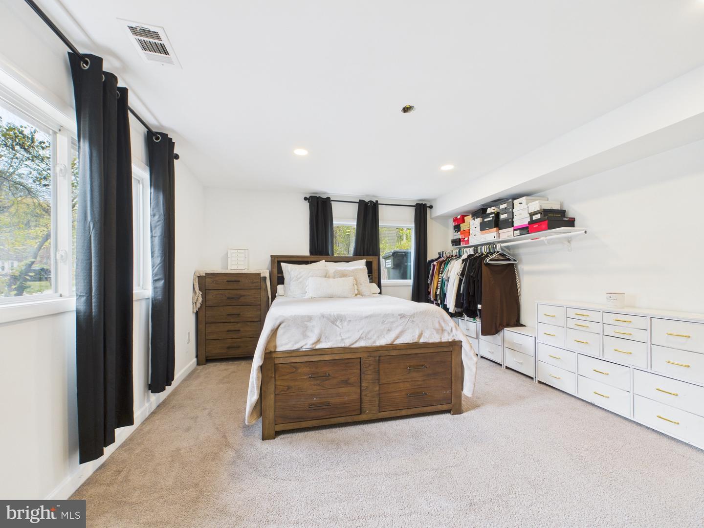 7316 MARIPOSA DR, MANASSAS, Virginia 20112, 5 Bedrooms Bedrooms, ,3 BathroomsBathrooms,Residential,For sale,7316 MARIPOSA DR,VAPW2106816 MLS # VAPW2106816