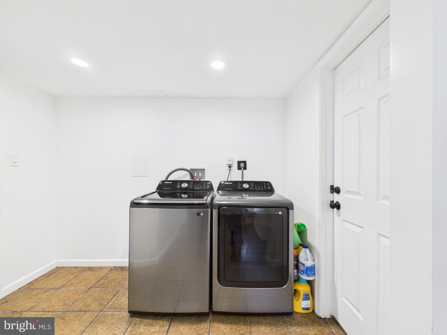 7316 MARIPOSA DR, MANASSAS, Virginia 20112, 5 Bedrooms Bedrooms, ,3 BathroomsBathrooms,Residential,For sale,7316 MARIPOSA DR,VAPW2106816 MLS # VAPW2106816