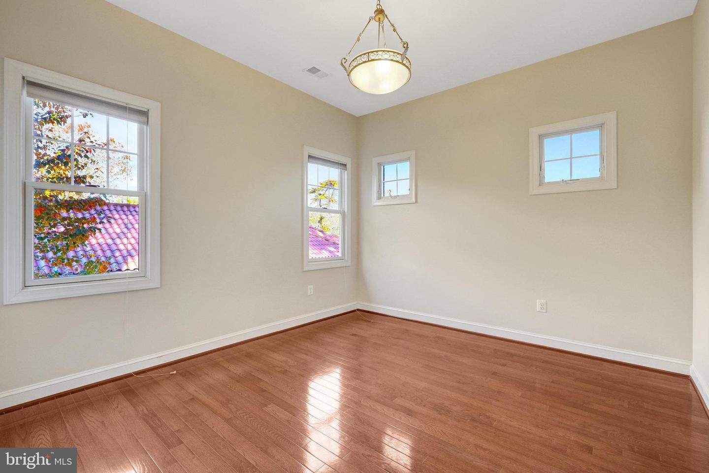 6941 PINE CREST AVE, MCLEAN, Virginia 22101, 5 Bedrooms Bedrooms, ,4 BathroomsBathrooms,Residential,For sale,6941 PINE CREST AVE,VAFX2276558 MLS # VAFX2276558