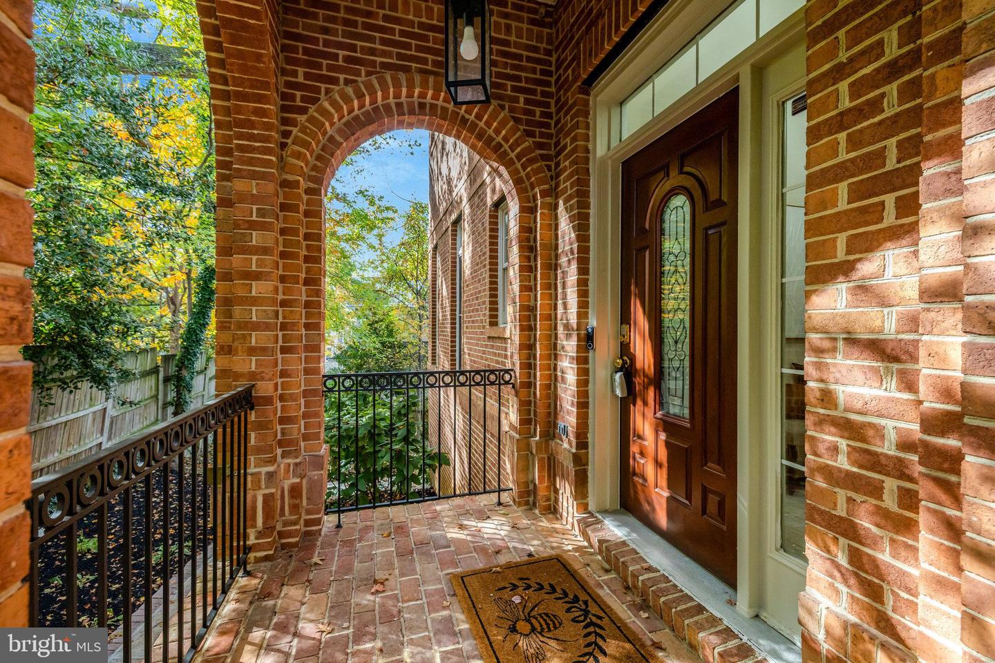 6941 PINE CREST AVE, MCLEAN, Virginia 22101, 5 Bedrooms Bedrooms, ,4 BathroomsBathrooms,Residential,For sale,6941 PINE CREST AVE,VAFX2276558 MLS # VAFX2276558