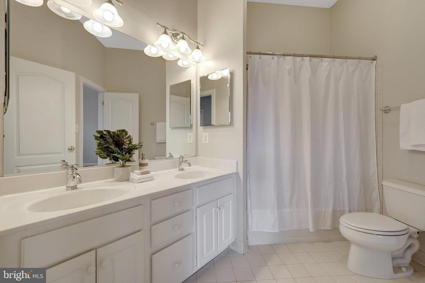 6941 PINE CREST AVE, MCLEAN, Virginia 22101, 5 Bedrooms Bedrooms, ,4 BathroomsBathrooms,Residential,For sale,6941 PINE CREST AVE,VAFX2276558 MLS # VAFX2276558