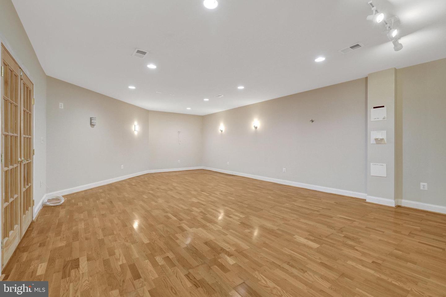 6941 PINE CREST AVE, MCLEAN, Virginia 22101, 5 Bedrooms Bedrooms, ,4 BathroomsBathrooms,Residential,For sale,6941 PINE CREST AVE,VAFX2276558 MLS # VAFX2276558