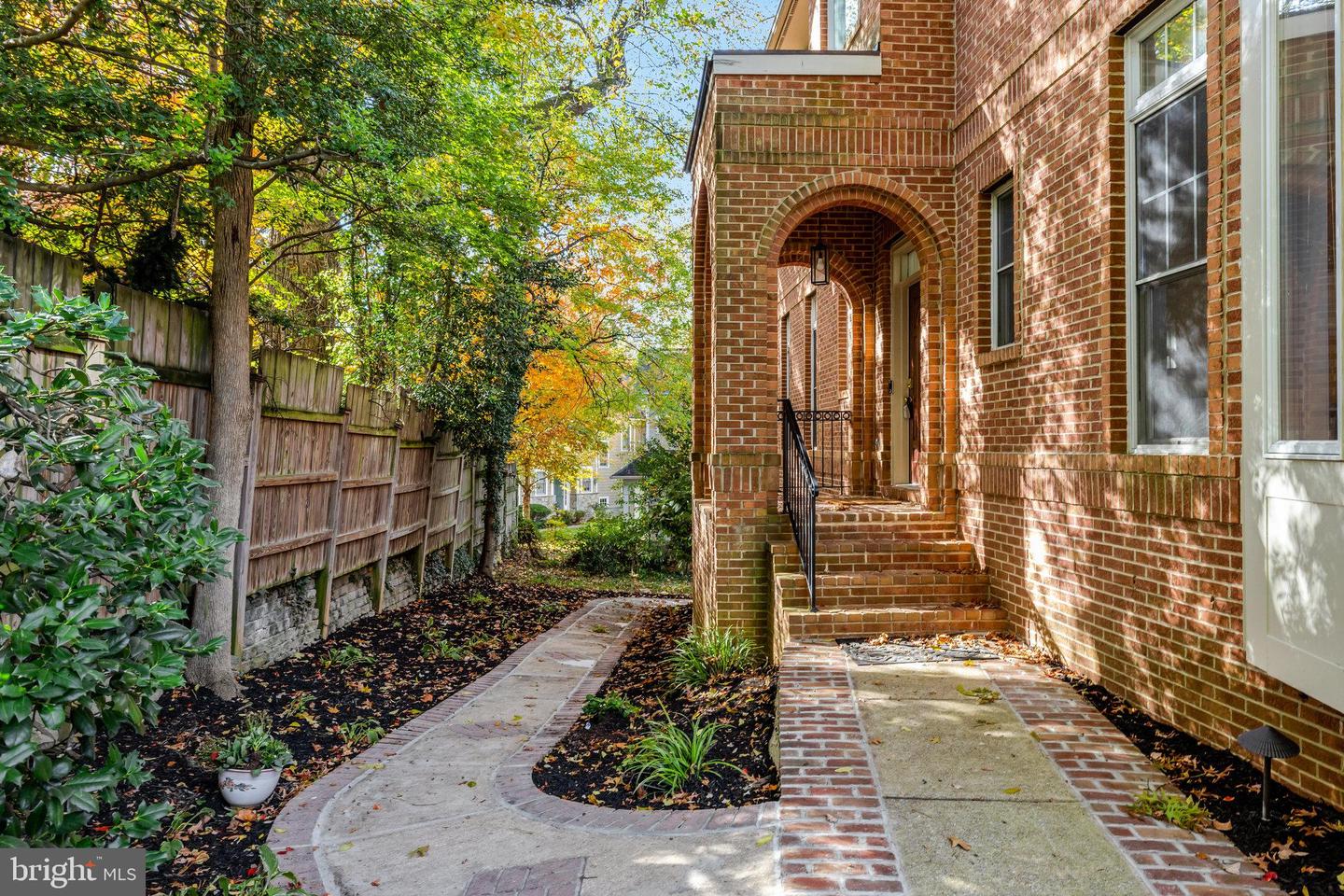 6941 PINE CREST AVE, MCLEAN, Virginia 22101, 5 Bedrooms Bedrooms, ,4 BathroomsBathrooms,Residential,For sale,6941 PINE CREST AVE,VAFX2276558 MLS # VAFX2276558