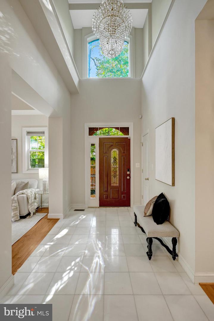 6941 PINE CREST AVE, MCLEAN, Virginia 22101, 5 Bedrooms Bedrooms, ,4 BathroomsBathrooms,Residential,For sale,6941 PINE CREST AVE,VAFX2276558 MLS # VAFX2276558