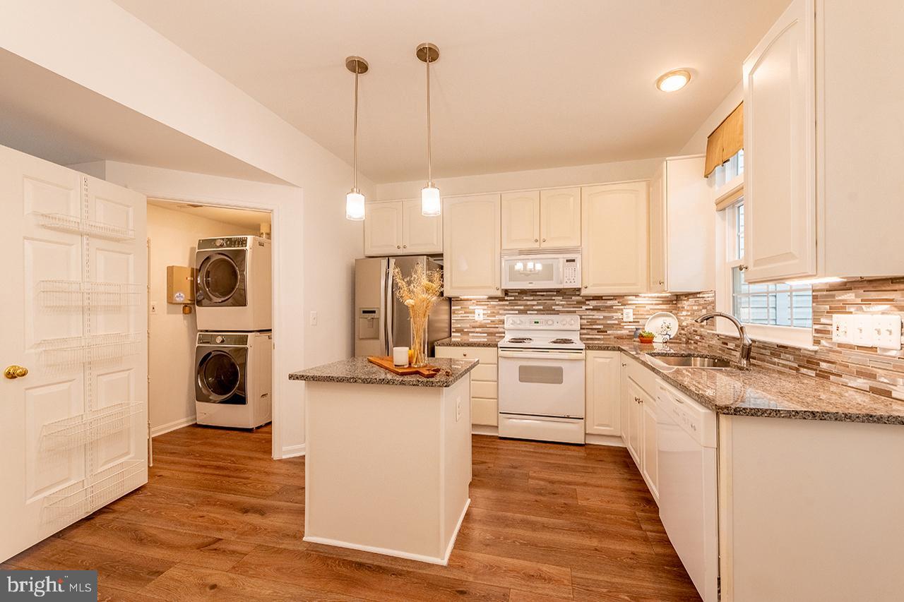 21081 BITTERROOT TER, ASHBURN, Virginia 20147, 3 Bedrooms Bedrooms, 10 Rooms Rooms,2 BathroomsBathrooms,Residential,For sale,21081 BITTERROOT TER,VALO2109810 MLS # VALO2109810