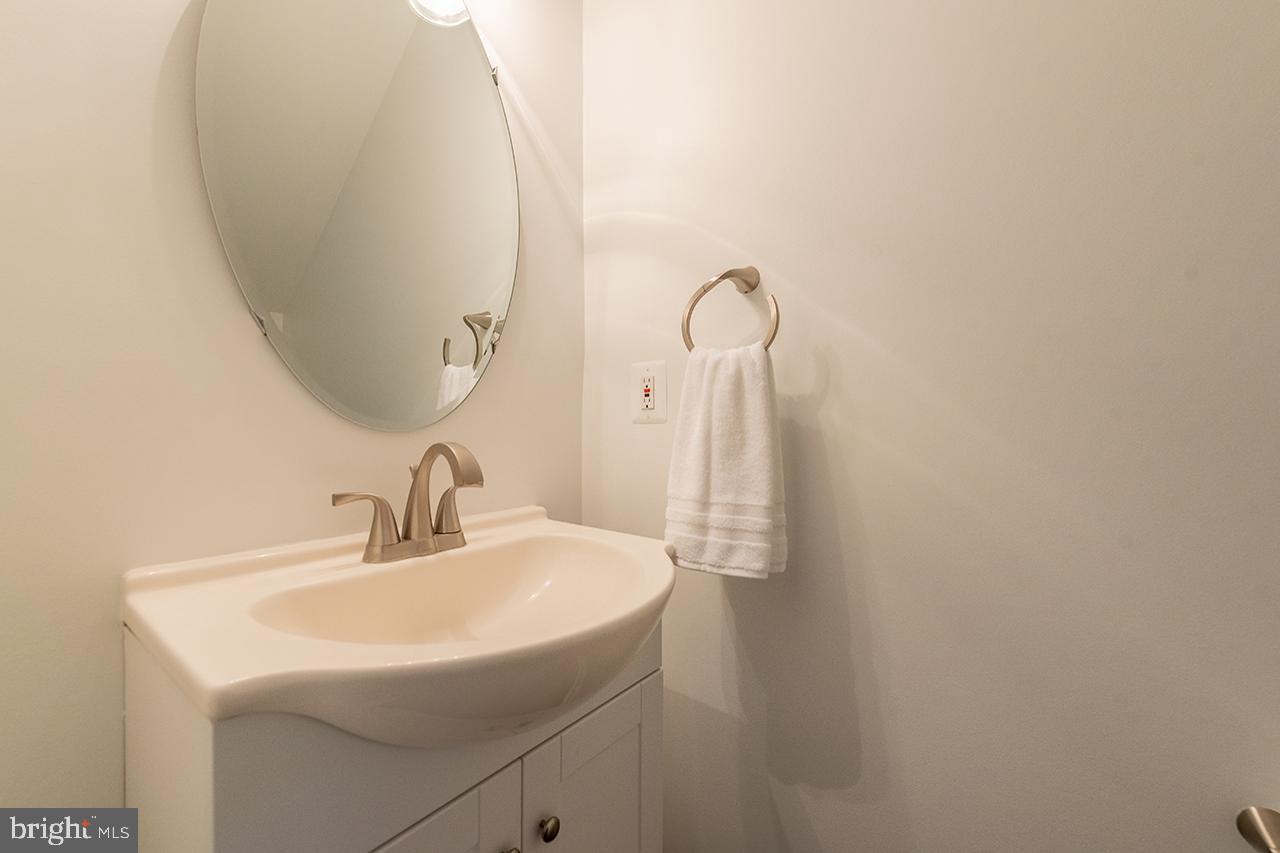 21081 BITTERROOT TER, ASHBURN, Virginia 20147, 3 Bedrooms Bedrooms, 10 Rooms Rooms,2 BathroomsBathrooms,Residential,For sale,21081 BITTERROOT TER,VALO2109810 MLS # VALO2109810