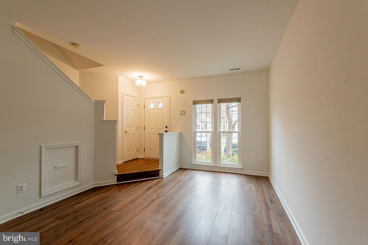 21081 BITTERROOT TER, ASHBURN, Virginia 20147, 3 Bedrooms Bedrooms, 10 Rooms Rooms,2 BathroomsBathrooms,Residential,For sale,21081 BITTERROOT TER,VALO2109810 MLS # VALO2109810