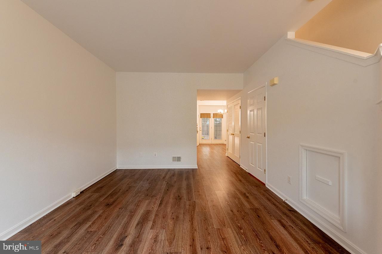 21081 BITTERROOT TER, ASHBURN, Virginia 20147, 3 Bedrooms Bedrooms, 10 Rooms Rooms,2 BathroomsBathrooms,Residential,For sale,21081 BITTERROOT TER,VALO2109810 MLS # VALO2109810