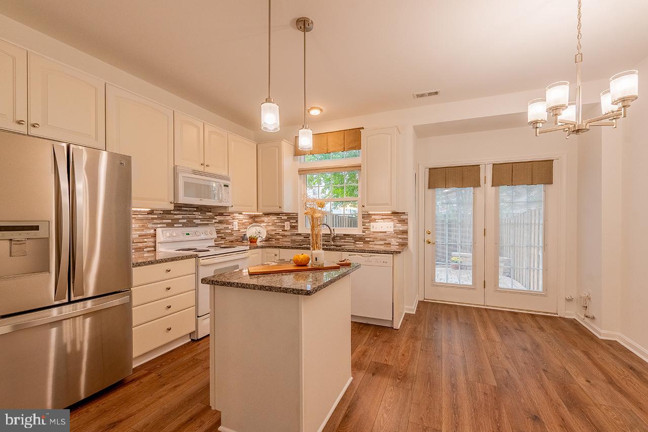 21081 BITTERROOT TER, ASHBURN, Virginia 20147, 3 Bedrooms Bedrooms, 10 Rooms Rooms,2 BathroomsBathrooms,Residential,For sale,21081 BITTERROOT TER,VALO2109810 MLS # VALO2109810