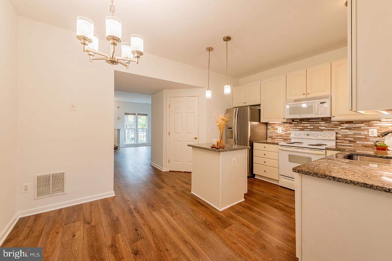 21081 BITTERROOT TER, ASHBURN, Virginia 20147, 3 Bedrooms Bedrooms, 10 Rooms Rooms,2 BathroomsBathrooms,Residential,For sale,21081 BITTERROOT TER,VALO2109810 MLS # VALO2109810