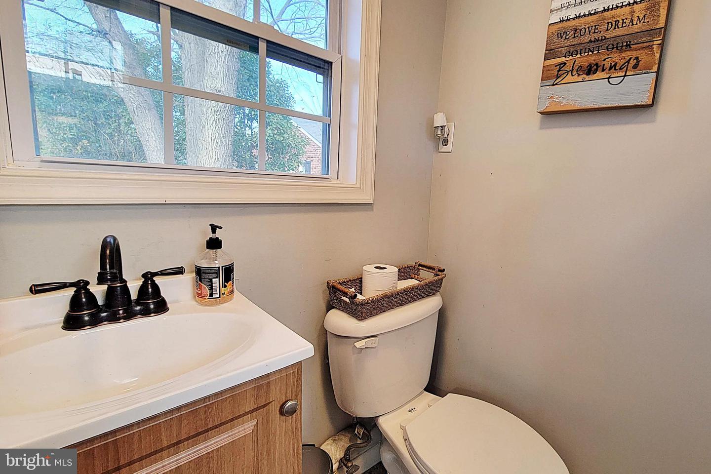 1233 23RD ST S, ARLINGTON, Virginia 22202, 3 Bedrooms Bedrooms, ,1 BathroomBathrooms,Residential,For sale,1233 23RD ST S,VAAR2065488 MLS # VAAR2065488