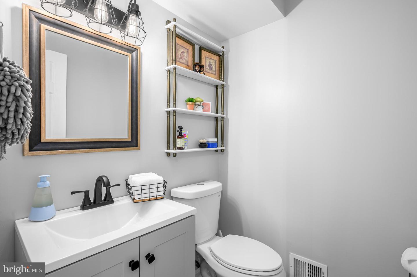 815 CATOCTIN CIR NE, LEESBURG, Virginia 20176, 3 Bedrooms Bedrooms, ,2 BathroomsBathrooms,Residential,For sale,815 CATOCTIN CIR NE,VALO2110028 MLS # VALO2110028