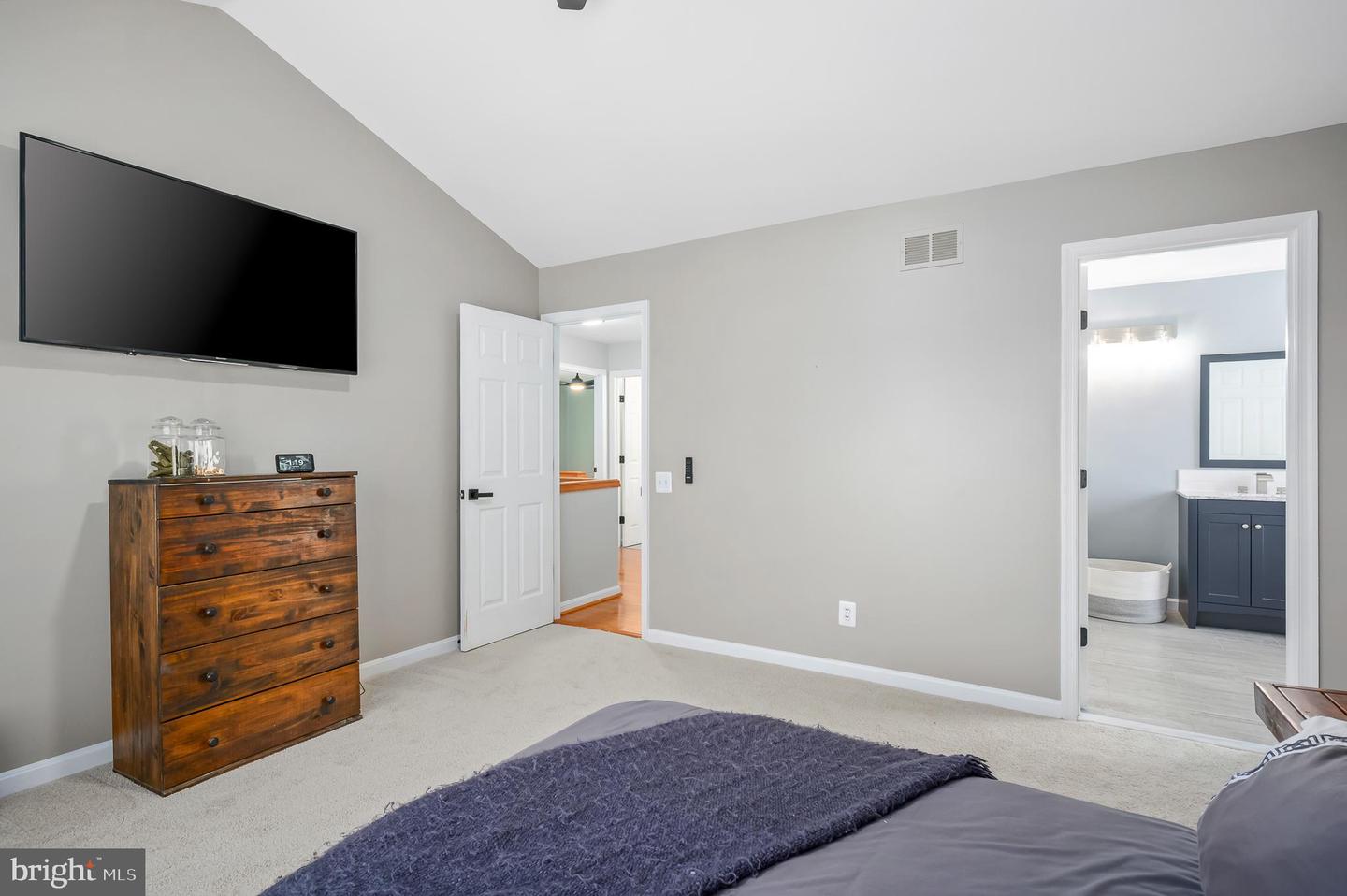 815 CATOCTIN CIR NE, LEESBURG, Virginia 20176, 3 Bedrooms Bedrooms, ,2 BathroomsBathrooms,Residential,For sale,815 CATOCTIN CIR NE,VALO2110028 MLS # VALO2110028