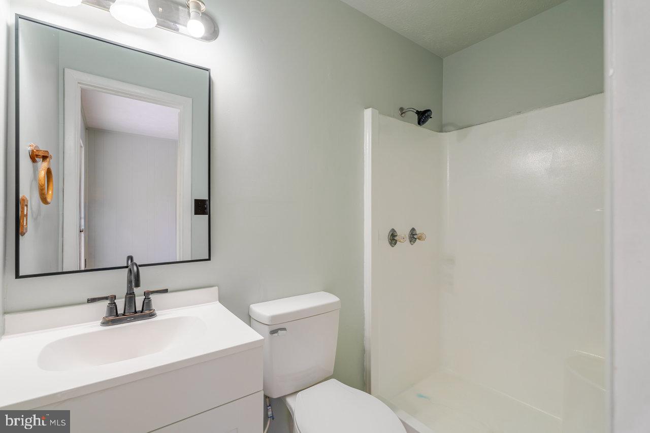 115 RISK RD, NEW MARKET, Virginia 22844, 2 Bedrooms Bedrooms, ,1 BathroomBathrooms,Residential,For sale,115 RISK RD,VASH2012906 MLS # VASH2012906