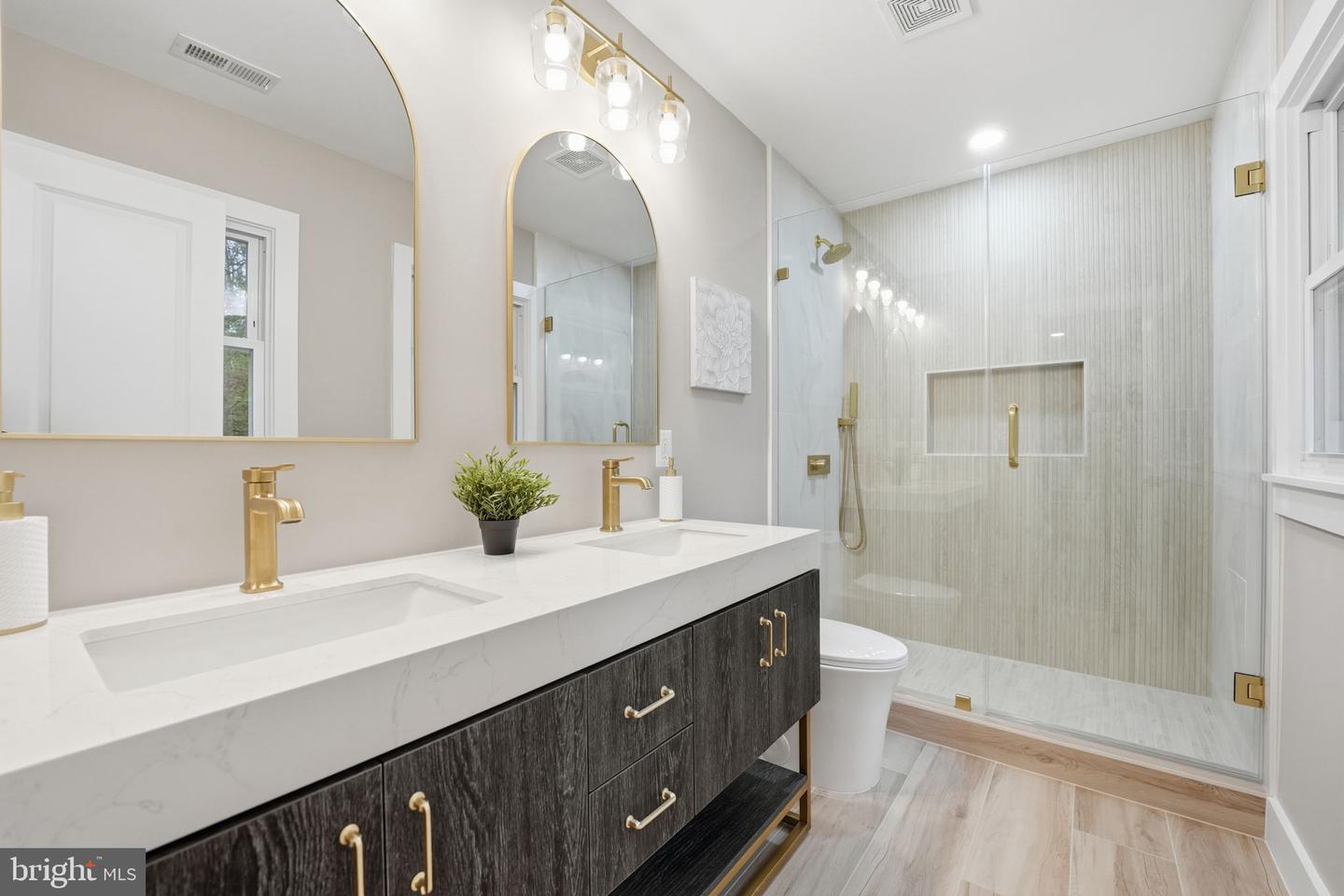 6434 WOODVILLE DR, FALLS CHURCH, Virginia 22044, 5 Bedrooms Bedrooms, ,3 BathroomsBathrooms,Residential,For sale,6434 WOODVILLE DR,VAFX2277026 MLS # VAFX2277026