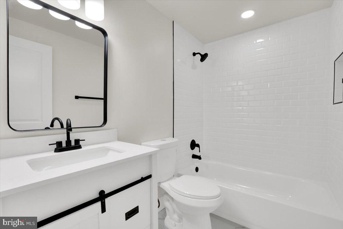 14624 DANVILLE RD, WOODBRIDGE, Virginia 22193, 5 Bedrooms Bedrooms, 12 Rooms Rooms,2 BathroomsBathrooms,Residential,For sale,14624 DANVILLE RD,VAPW2107028 MLS # VAPW2107028