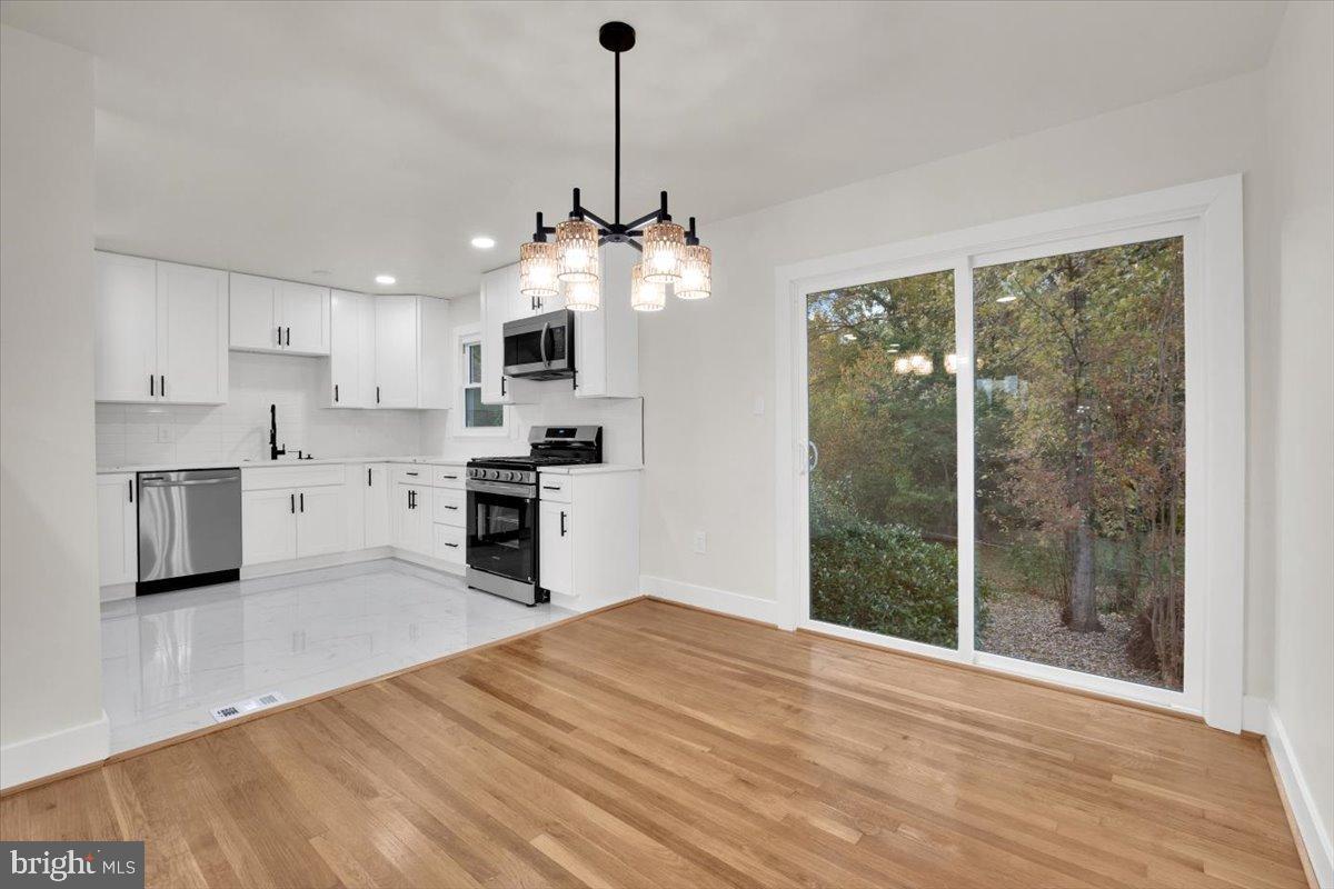 14624 DANVILLE RD, WOODBRIDGE, Virginia 22193, 5 Bedrooms Bedrooms, 12 Rooms Rooms,2 BathroomsBathrooms,Residential,For sale,14624 DANVILLE RD,VAPW2107028 MLS # VAPW2107028