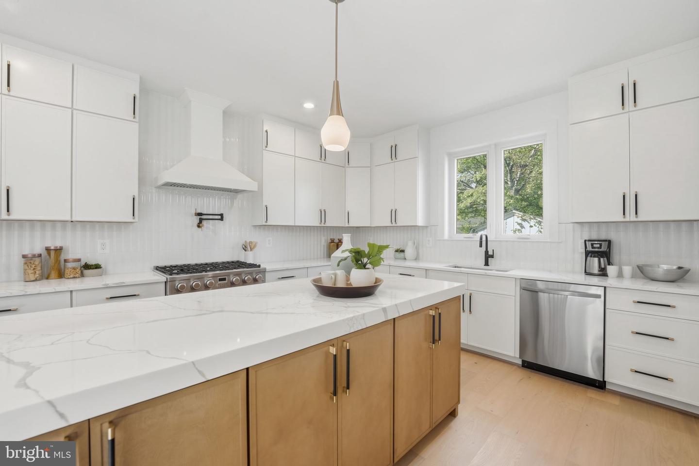 3218 BLUNDELL RD, FALLS CHURCH, Virginia 22042, 6 Bedrooms Bedrooms, ,5 BathroomsBathrooms,Residential,For sale,3218 BLUNDELL RD,VAFX2276968 MLS # VAFX2276968