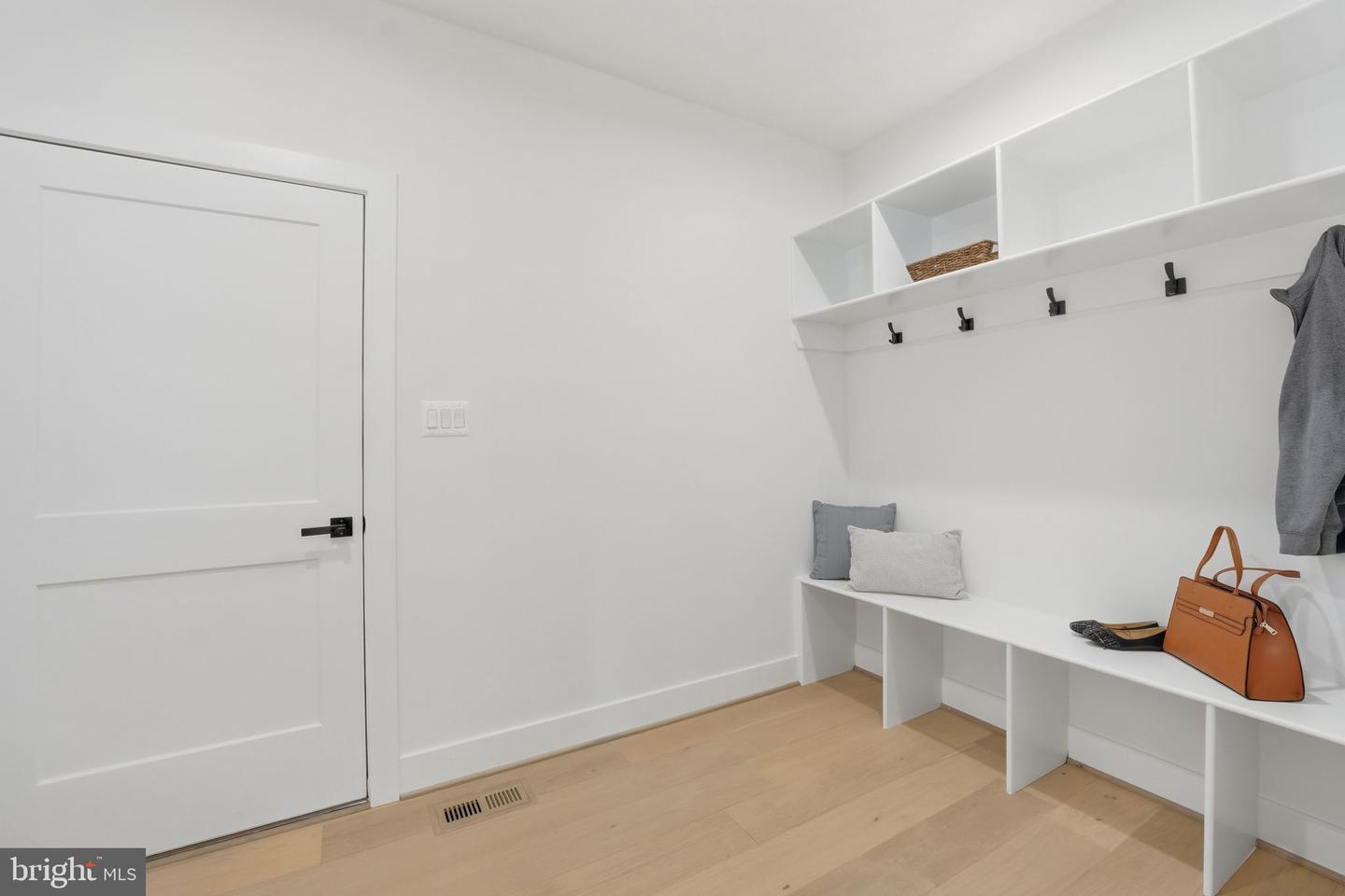 3218 BLUNDELL RD, FALLS CHURCH, Virginia 22042, 6 Bedrooms Bedrooms, ,5 BathroomsBathrooms,Residential,For sale,3218 BLUNDELL RD,VAFX2276968 MLS # VAFX2276968