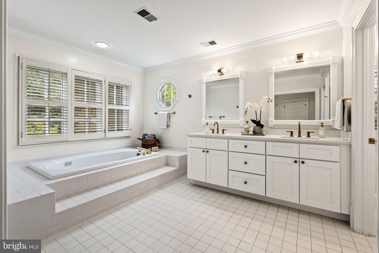 215 WOODLAND TER #A, ALEXANDRIA, Virginia 22302, 5 Bedrooms Bedrooms, ,4 BathroomsBathrooms,Residential,For sale,215 WOODLAND TER #A,VAAX2051324 MLS # VAAX2051324