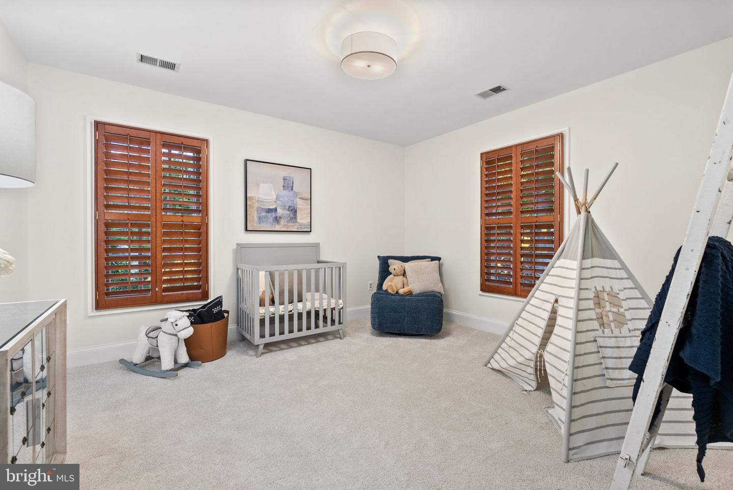 215 WOODLAND TER #A, ALEXANDRIA, Virginia 22302, 5 Bedrooms Bedrooms, ,4 BathroomsBathrooms,Residential,For sale,215 WOODLAND TER #A,VAAX2051324 MLS # VAAX2051324