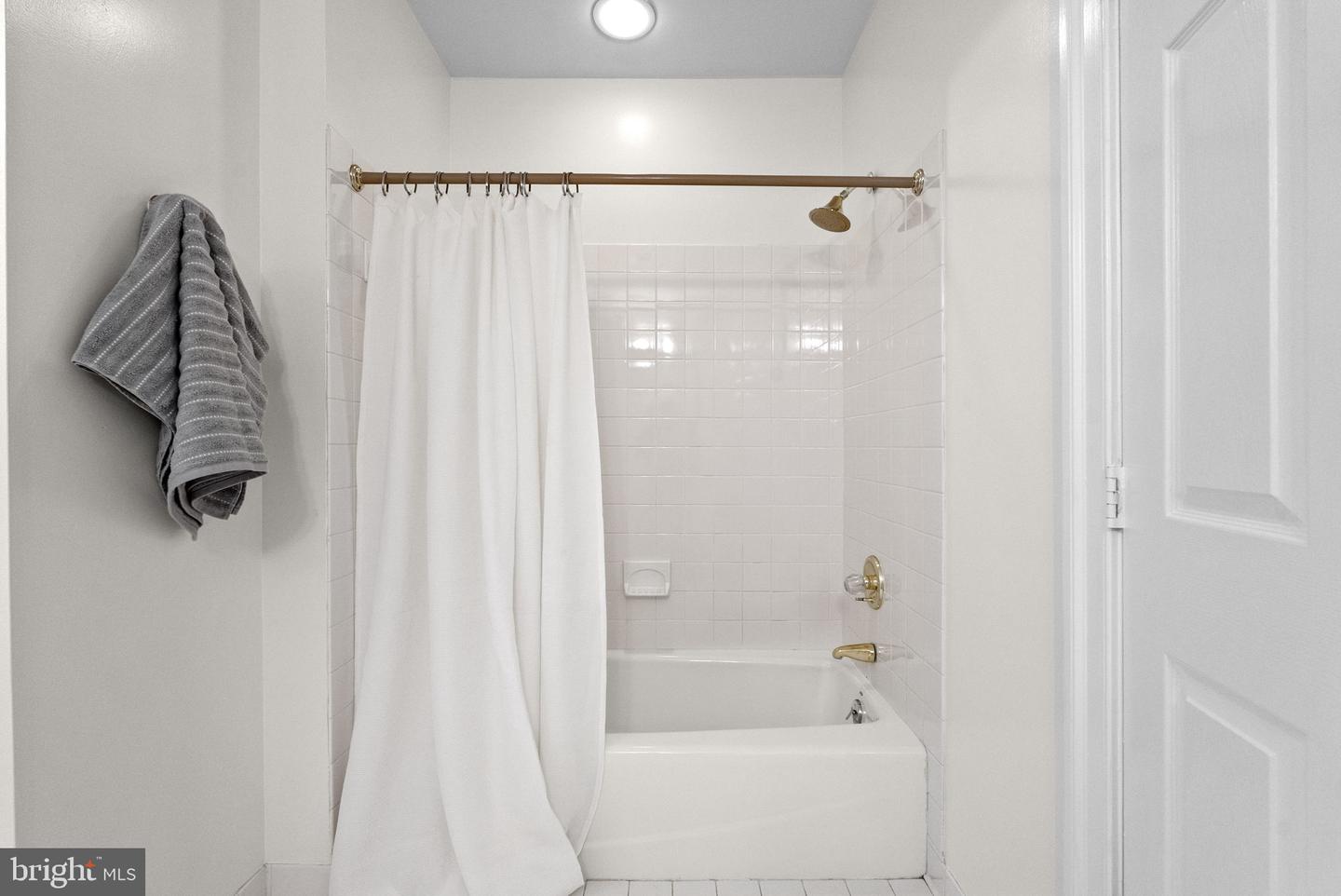 215 WOODLAND TER #A, ALEXANDRIA, Virginia 22302, 5 Bedrooms Bedrooms, ,4 BathroomsBathrooms,Residential,For sale,215 WOODLAND TER #A,VAAX2051324 MLS # VAAX2051324