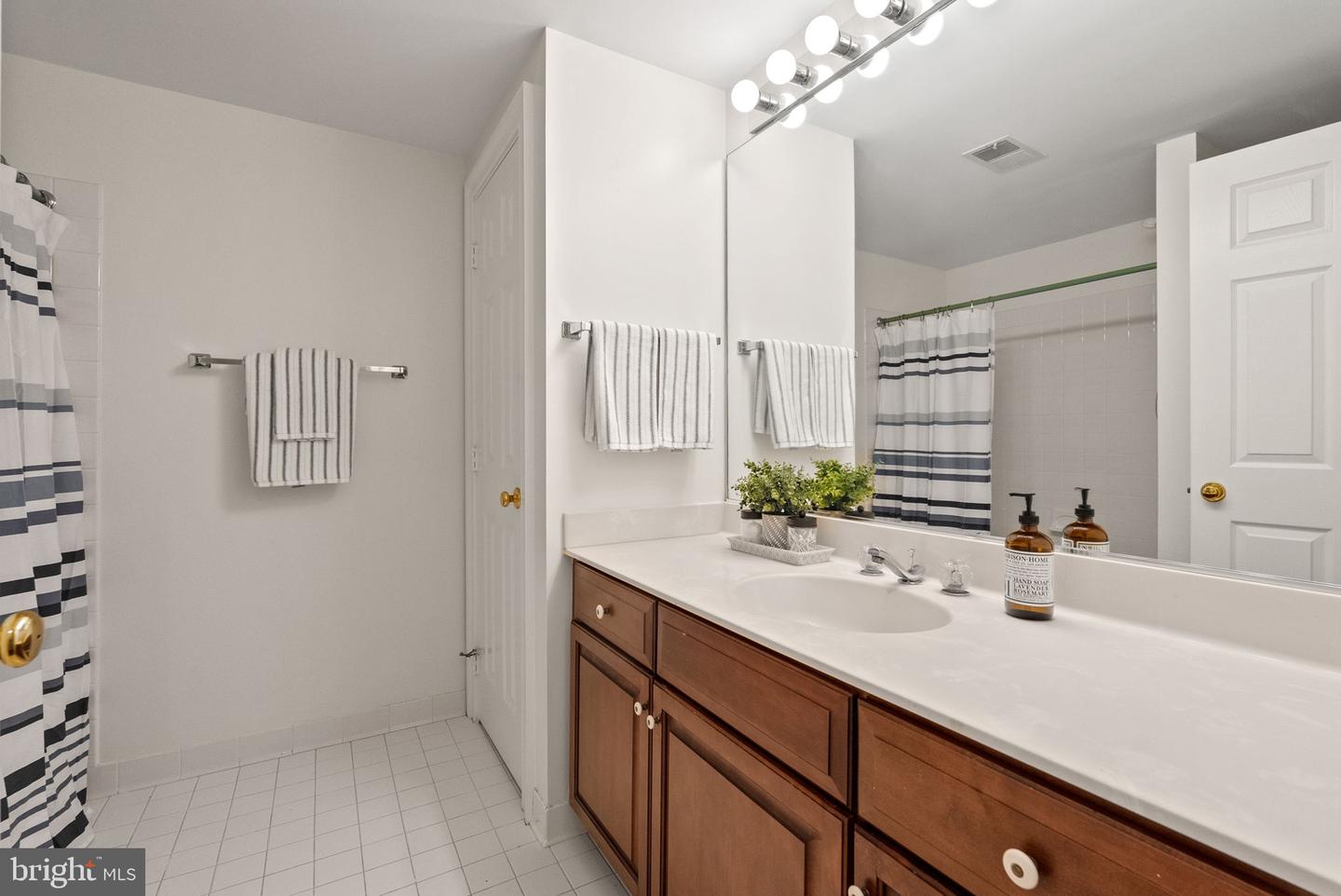 215 WOODLAND TER #A, ALEXANDRIA, Virginia 22302, 5 Bedrooms Bedrooms, ,4 BathroomsBathrooms,Residential,For sale,215 WOODLAND TER #A,VAAX2051324 MLS # VAAX2051324