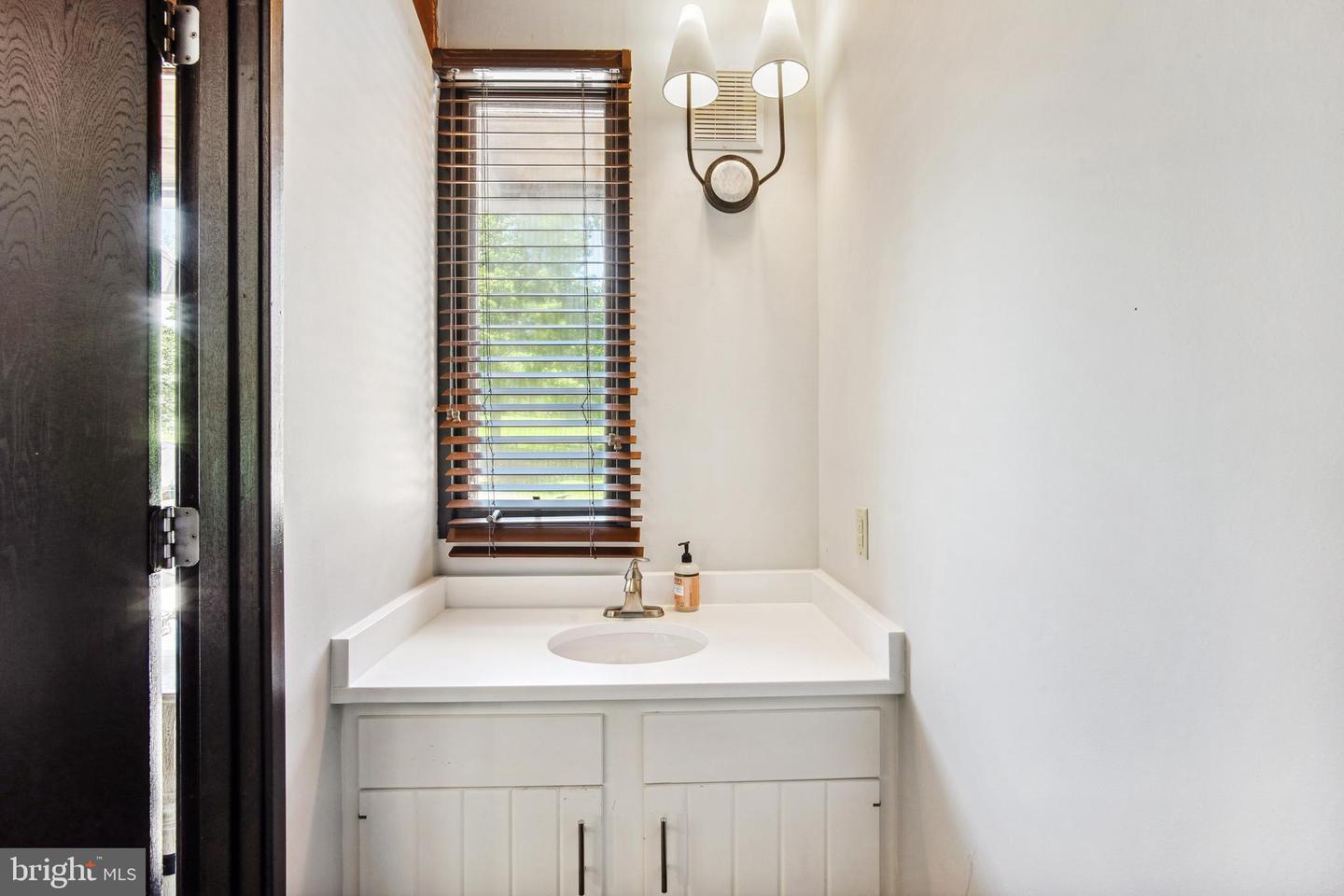 9341 CORNWELL FARM DR, GREAT FALLS, Virginia 22066, 4 Bedrooms Bedrooms, ,3 BathroomsBathrooms,Residential,For sale,9341 CORNWELL FARM DR,VAFX2277056 MLS # VAFX2277056