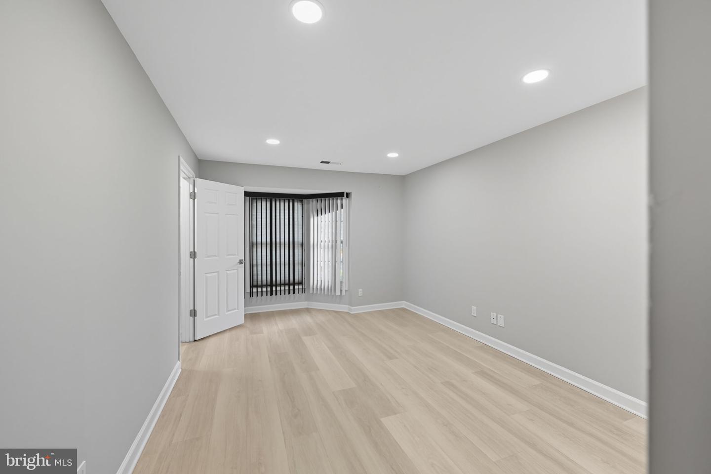 12008 RIDGE KNOLL DR #507A, FAIRFAX, Virginia 22033, 2 Bedrooms Bedrooms, 4 Rooms Rooms,2 BathroomsBathrooms,Residential,For sale,12008 RIDGE KNOLL DR #507A,VAFX2277058 MLS # VAFX2277058