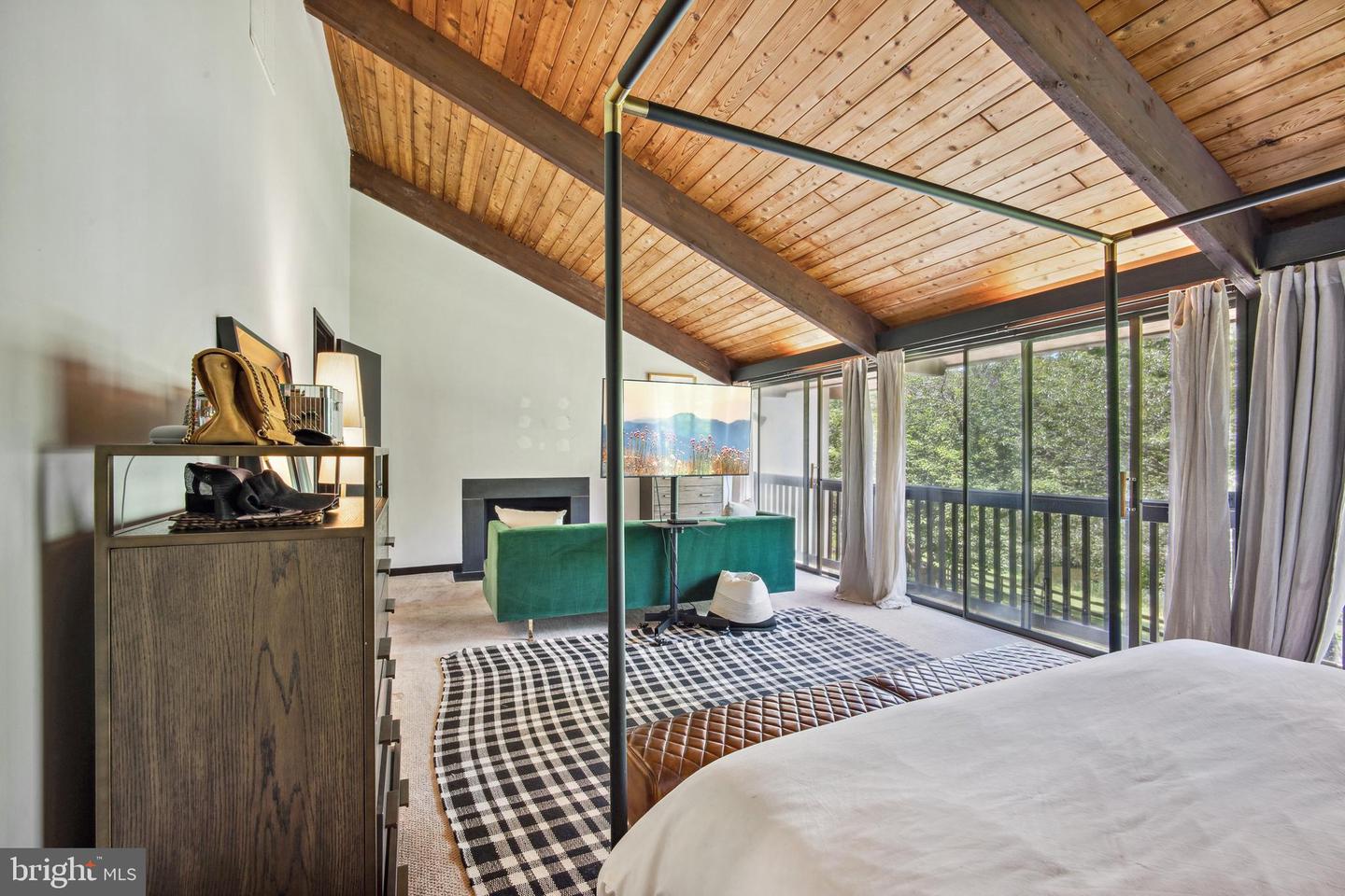 9341 CORNWELL FARM DR, GREAT FALLS, Virginia 22066, 4 Bedrooms Bedrooms, ,3 BathroomsBathrooms,Residential,For sale,9341 CORNWELL FARM DR,VAFX2277060 MLS # VAFX2277060