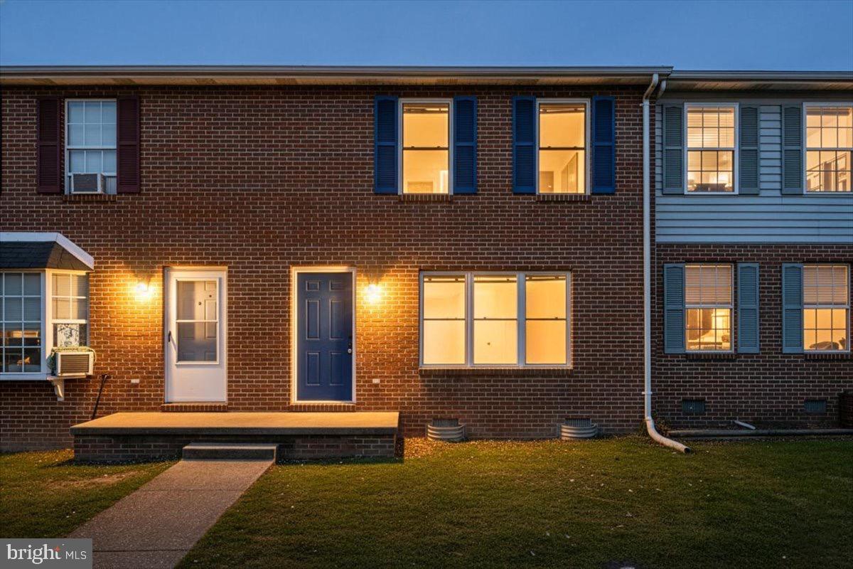 513 BUCKINGHAM DR, STEPHENS CITY, Virginia 22655, 2 Bedrooms Bedrooms, 6 Rooms Rooms,1 BathroomBathrooms,Residential,For sale,513 BUCKINGHAM DR,VAFV2037774 MLS # VAFV2037774