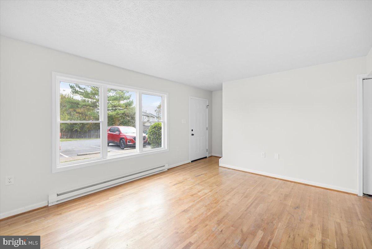 513 BUCKINGHAM DR, STEPHENS CITY, Virginia 22655, 2 Bedrooms Bedrooms, 6 Rooms Rooms,1 BathroomBathrooms,Residential,For sale,513 BUCKINGHAM DR,VAFV2037774 MLS # VAFV2037774