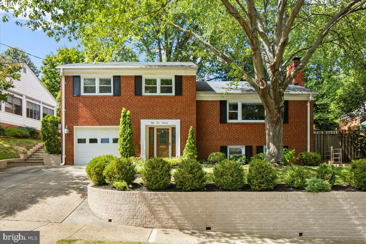 5913 4TH RD N, ARLINGTON, Virginia 22203, 3 Bedrooms Bedrooms, 9 Rooms Rooms,3 BathroomsBathrooms,Residential,For sale,5913 4TH RD N,VAAR2065580 MLS # VAAR2065580