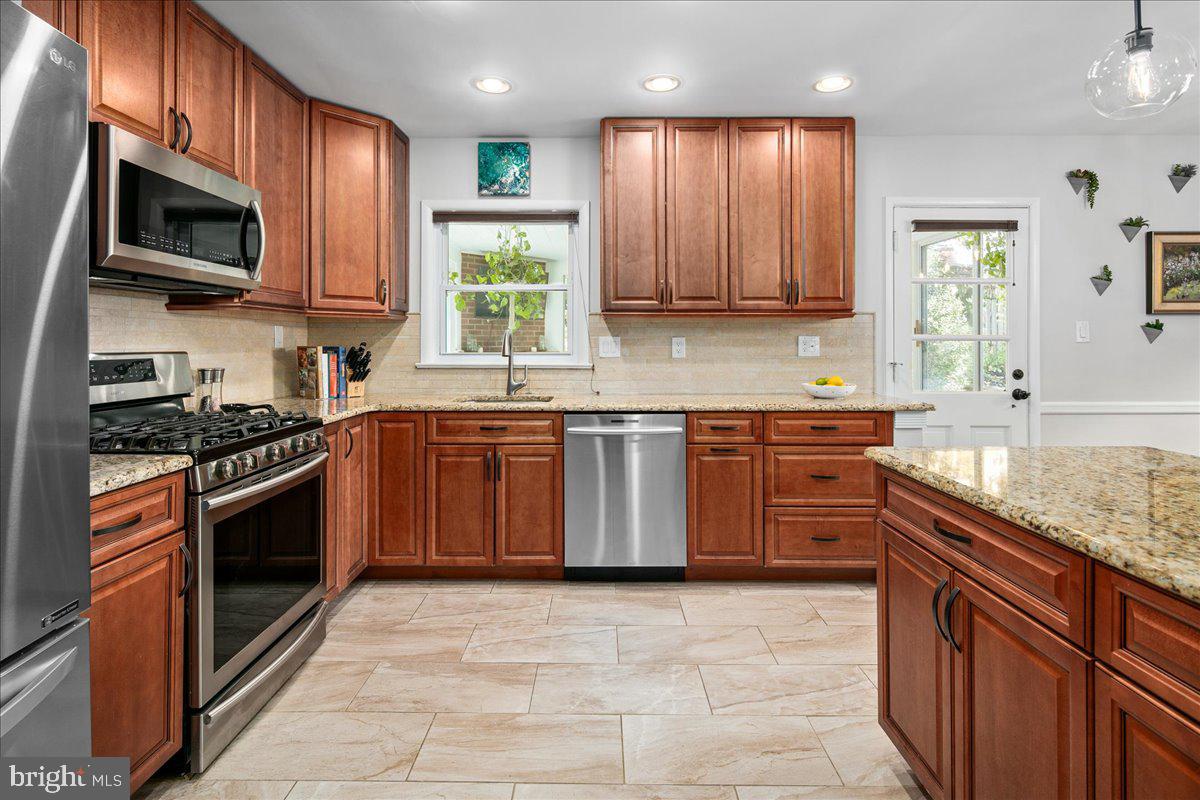 5913 4TH RD N, ARLINGTON, Virginia 22203, 3 Bedrooms Bedrooms, 9 Rooms Rooms,3 BathroomsBathrooms,Residential,For sale,5913 4TH RD N,VAAR2065580 MLS # VAAR2065580