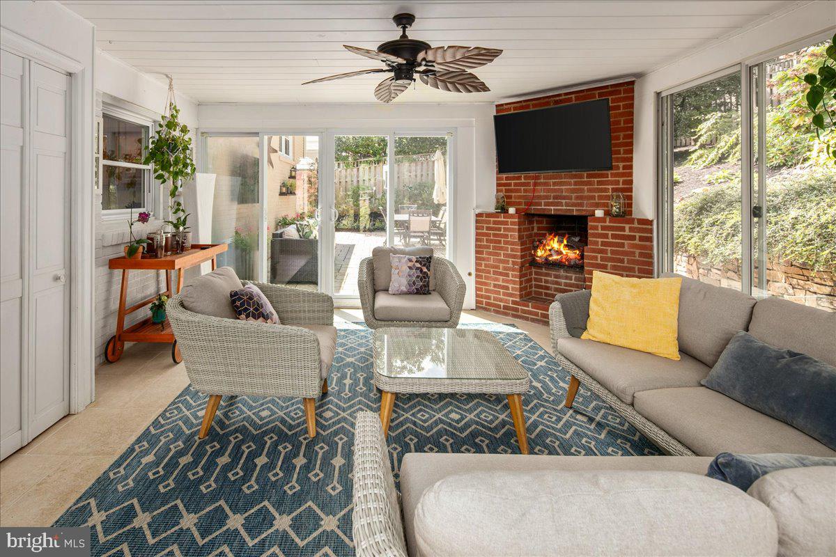 5913 4TH RD N, ARLINGTON, Virginia 22203, 3 Bedrooms Bedrooms, 9 Rooms Rooms,3 BathroomsBathrooms,Residential,For sale,5913 4TH RD N,VAAR2065580 MLS # VAAR2065580