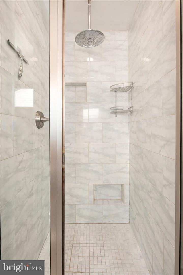 5913 4TH RD N, ARLINGTON, Virginia 22203, 3 Bedrooms Bedrooms, 9 Rooms Rooms,3 BathroomsBathrooms,Residential,For sale,5913 4TH RD N,VAAR2065580 MLS # VAAR2065580