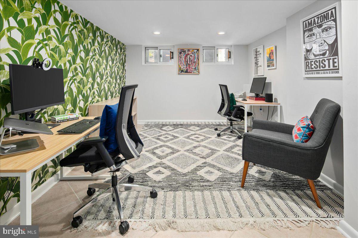 5913 4TH RD N, ARLINGTON, Virginia 22203, 3 Bedrooms Bedrooms, 9 Rooms Rooms,3 BathroomsBathrooms,Residential,For sale,5913 4TH RD N,VAAR2065580 MLS # VAAR2065580