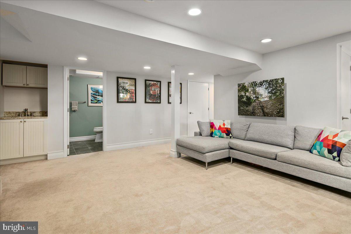 5913 4TH RD N, ARLINGTON, Virginia 22203, 3 Bedrooms Bedrooms, 9 Rooms Rooms,3 BathroomsBathrooms,Residential,For sale,5913 4TH RD N,VAAR2065580 MLS # VAAR2065580