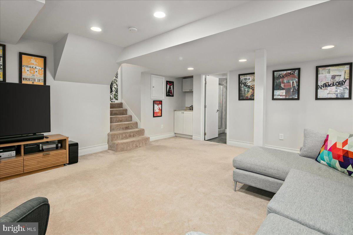 5913 4TH RD N, ARLINGTON, Virginia 22203, 3 Bedrooms Bedrooms, 9 Rooms Rooms,3 BathroomsBathrooms,Residential,For sale,5913 4TH RD N,VAAR2065580 MLS # VAAR2065580