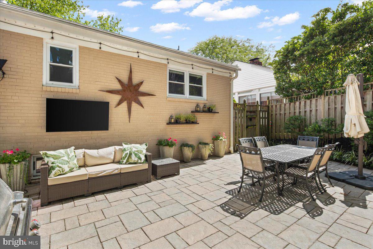 5913 4TH RD N, ARLINGTON, Virginia 22203, 3 Bedrooms Bedrooms, 9 Rooms Rooms,3 BathroomsBathrooms,Residential,For sale,5913 4TH RD N,VAAR2065580 MLS # VAAR2065580