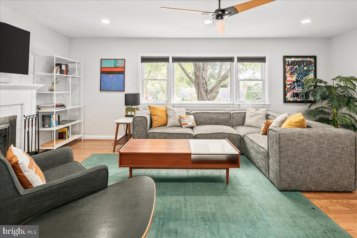 5913 4TH RD N, ARLINGTON, Virginia 22203, 3 Bedrooms Bedrooms, 9 Rooms Rooms,3 BathroomsBathrooms,Residential,For sale,5913 4TH RD N,VAAR2065580 MLS # VAAR2065580