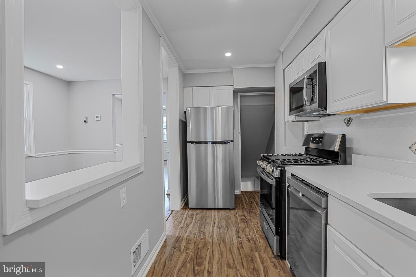 3202 13TH RD S, ARLINGTON, Virginia 22204, 3 Bedrooms Bedrooms, ,2 BathroomsBathrooms,Residential,For sale,3202 13TH RD S,VAAR2065582 MLS # VAAR2065582