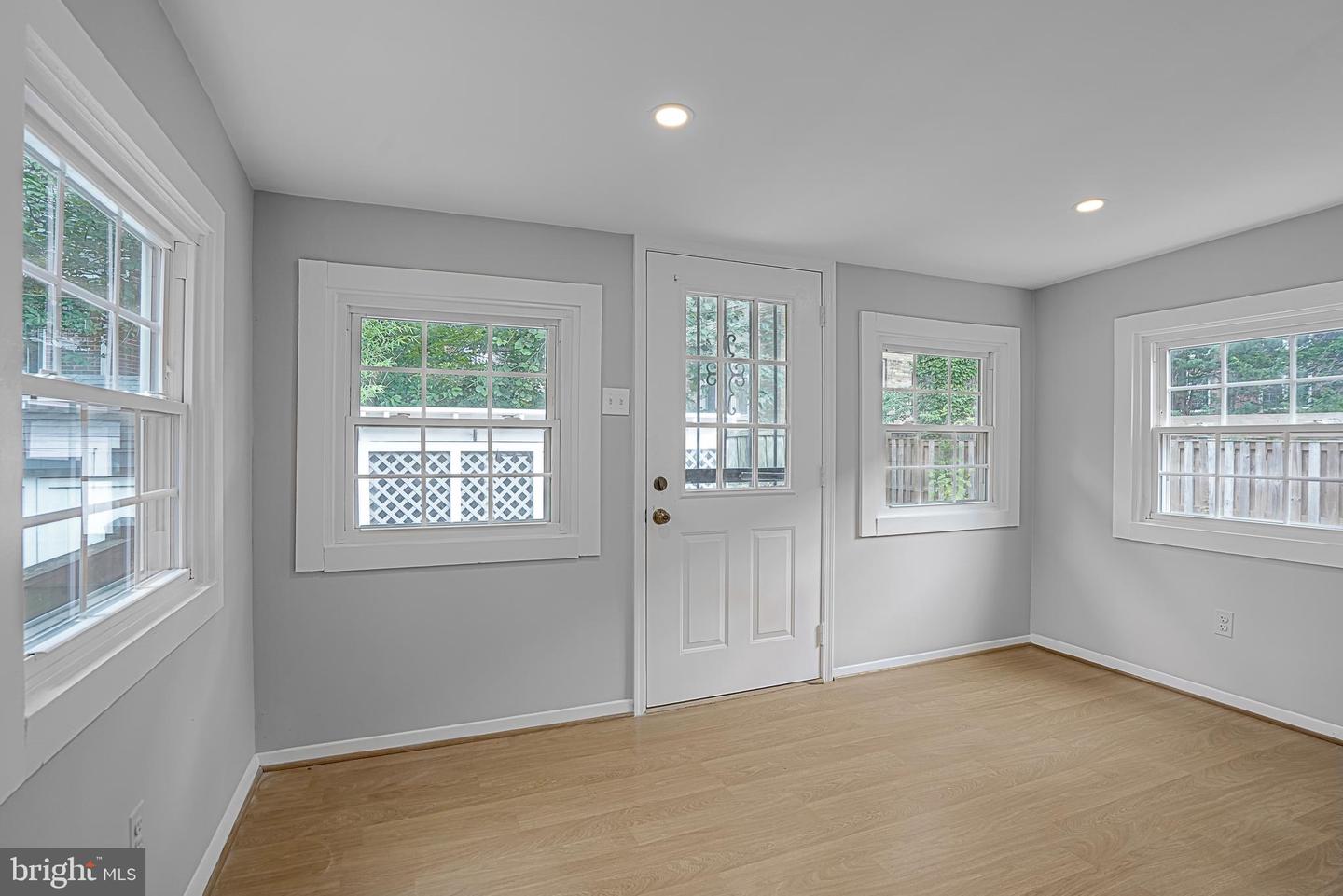 3202 13TH RD S, ARLINGTON, Virginia 22204, 3 Bedrooms Bedrooms, ,2 BathroomsBathrooms,Residential,For sale,3202 13TH RD S,VAAR2065582 MLS # VAAR2065582