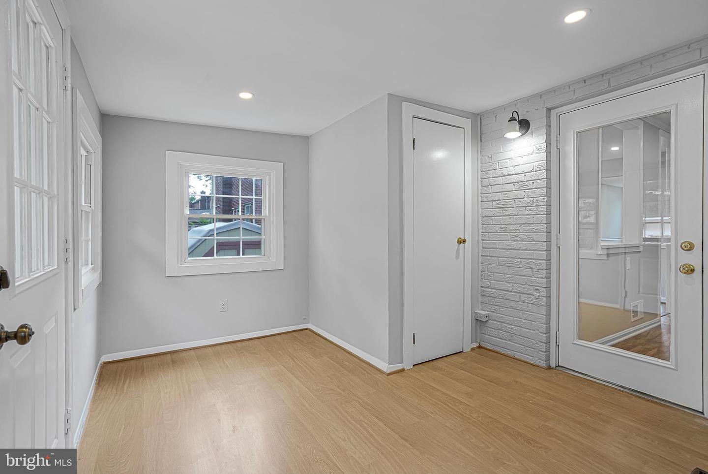 3202 13TH RD S, ARLINGTON, Virginia 22204, 3 Bedrooms Bedrooms, ,2 BathroomsBathrooms,Residential,For sale,3202 13TH RD S,VAAR2065582 MLS # VAAR2065582