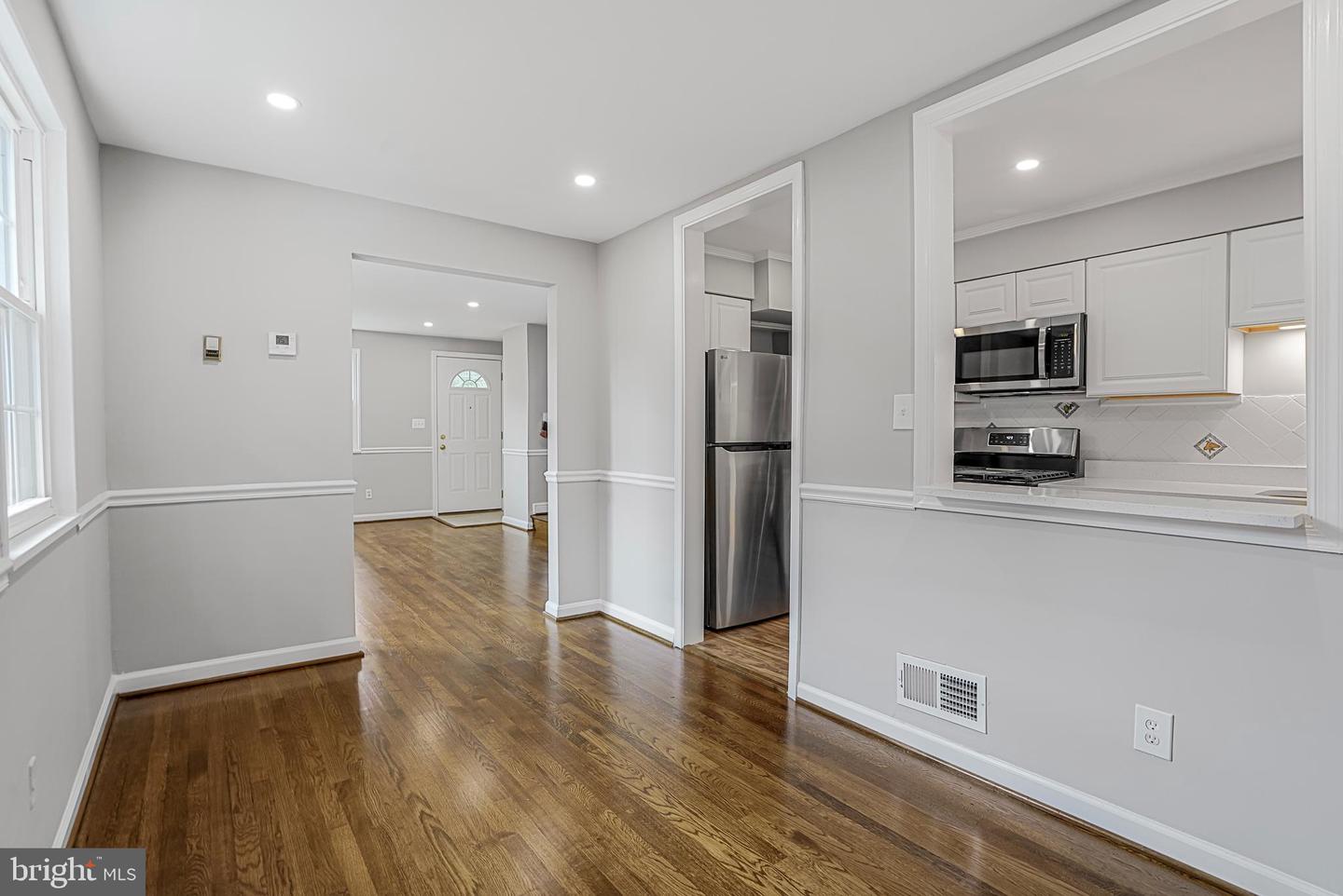 3202 13TH RD S, ARLINGTON, Virginia 22204, 3 Bedrooms Bedrooms, ,2 BathroomsBathrooms,Residential,For sale,3202 13TH RD S,VAAR2065582 MLS # VAAR2065582