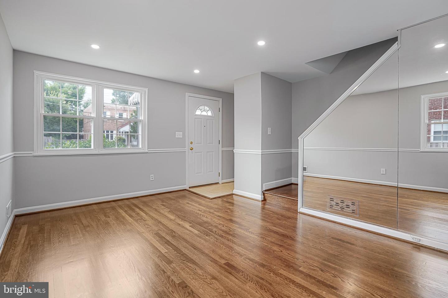 3202 13TH RD S, ARLINGTON, Virginia 22204, 3 Bedrooms Bedrooms, ,2 BathroomsBathrooms,Residential,For sale,3202 13TH RD S,VAAR2065582 MLS # VAAR2065582