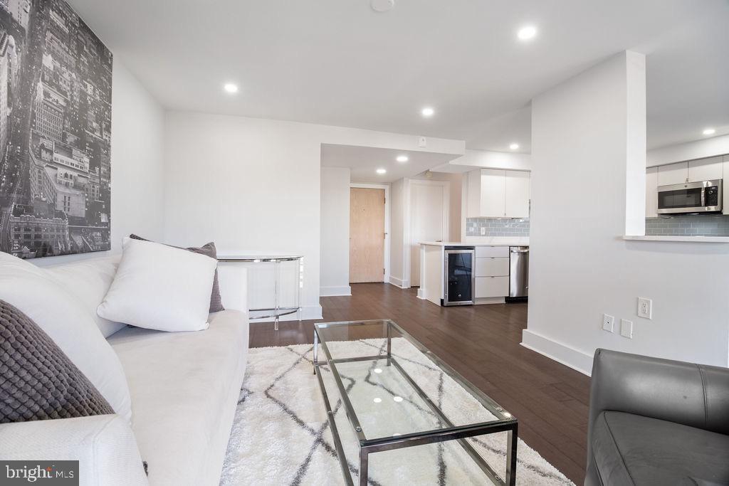 2111 WISCONSIN AVE NW #PH8, WASHINGTON, District Of Columbia 20007, 2 Bedrooms Bedrooms, 8 Rooms Rooms,2 BathroomsBathrooms,Residential,For sale,2111 WISCONSIN AVE NW #PH8,DCDC2229744 MLS # DCDC2229744